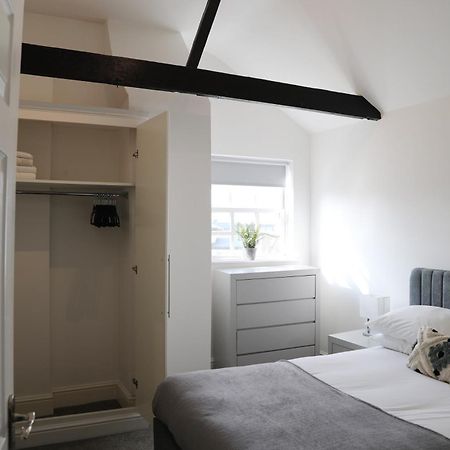 Letting Serviced Apartments - Guards View, Windsor Extérieur photo