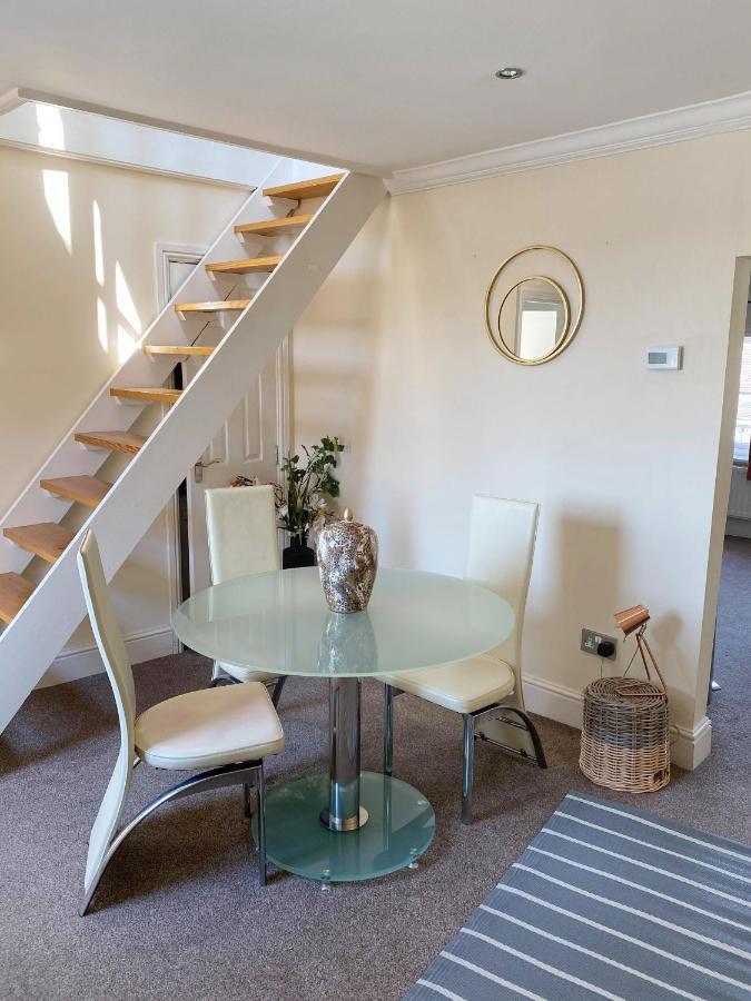 Letting Serviced Apartments - Guards View, Windsor Extérieur photo