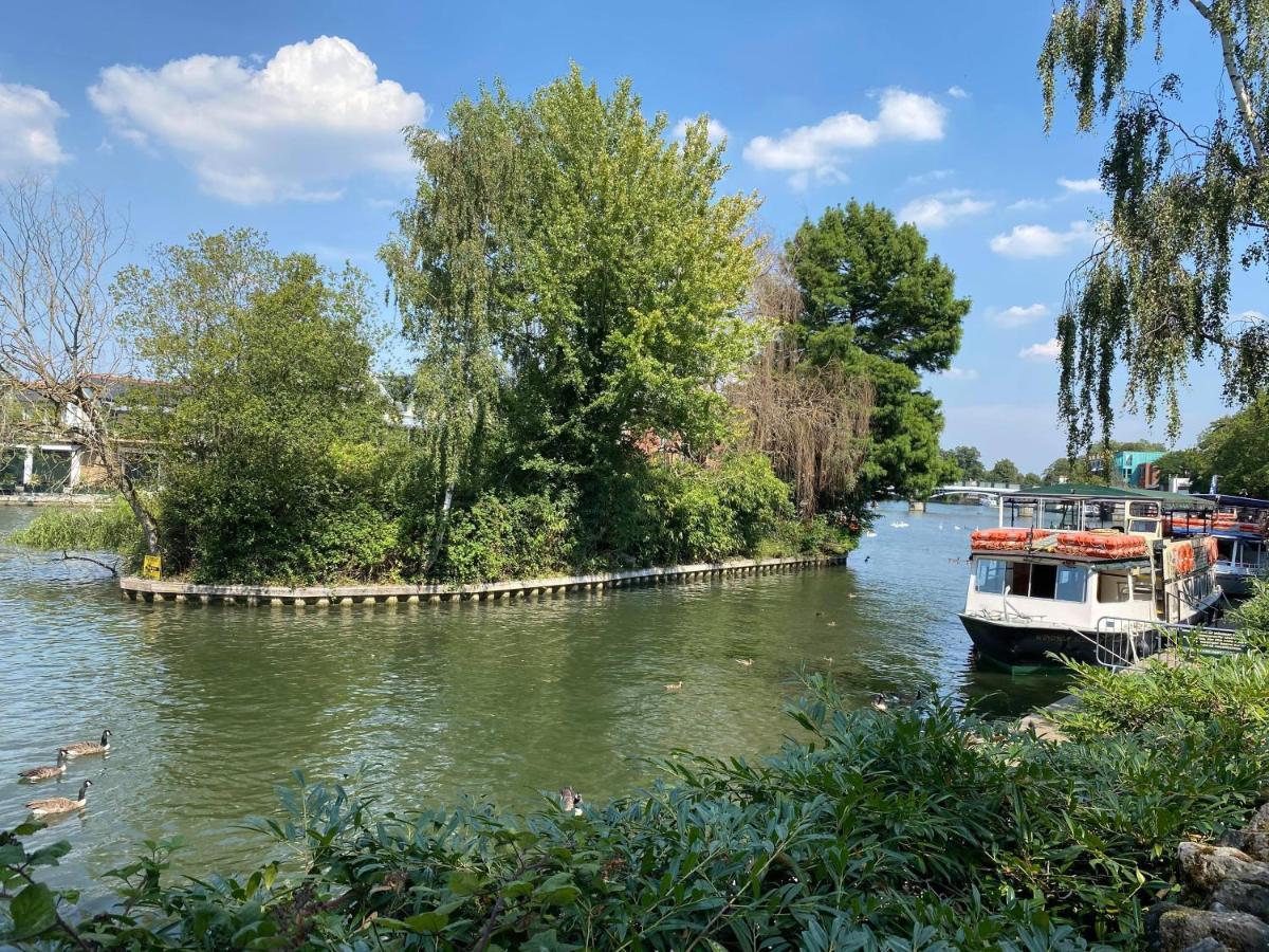 Letting Serviced Apartments - Guards View, Windsor Extérieur photo