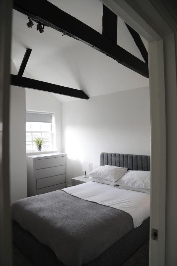 Letting Serviced Apartments - Guards View, Windsor Extérieur photo
