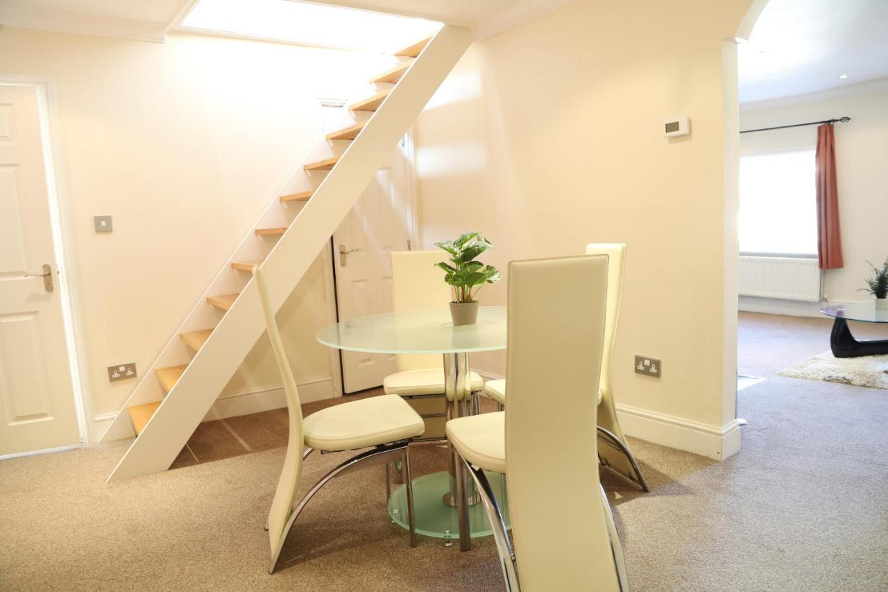 Letting Serviced Apartments - Guards View, Windsor Extérieur photo