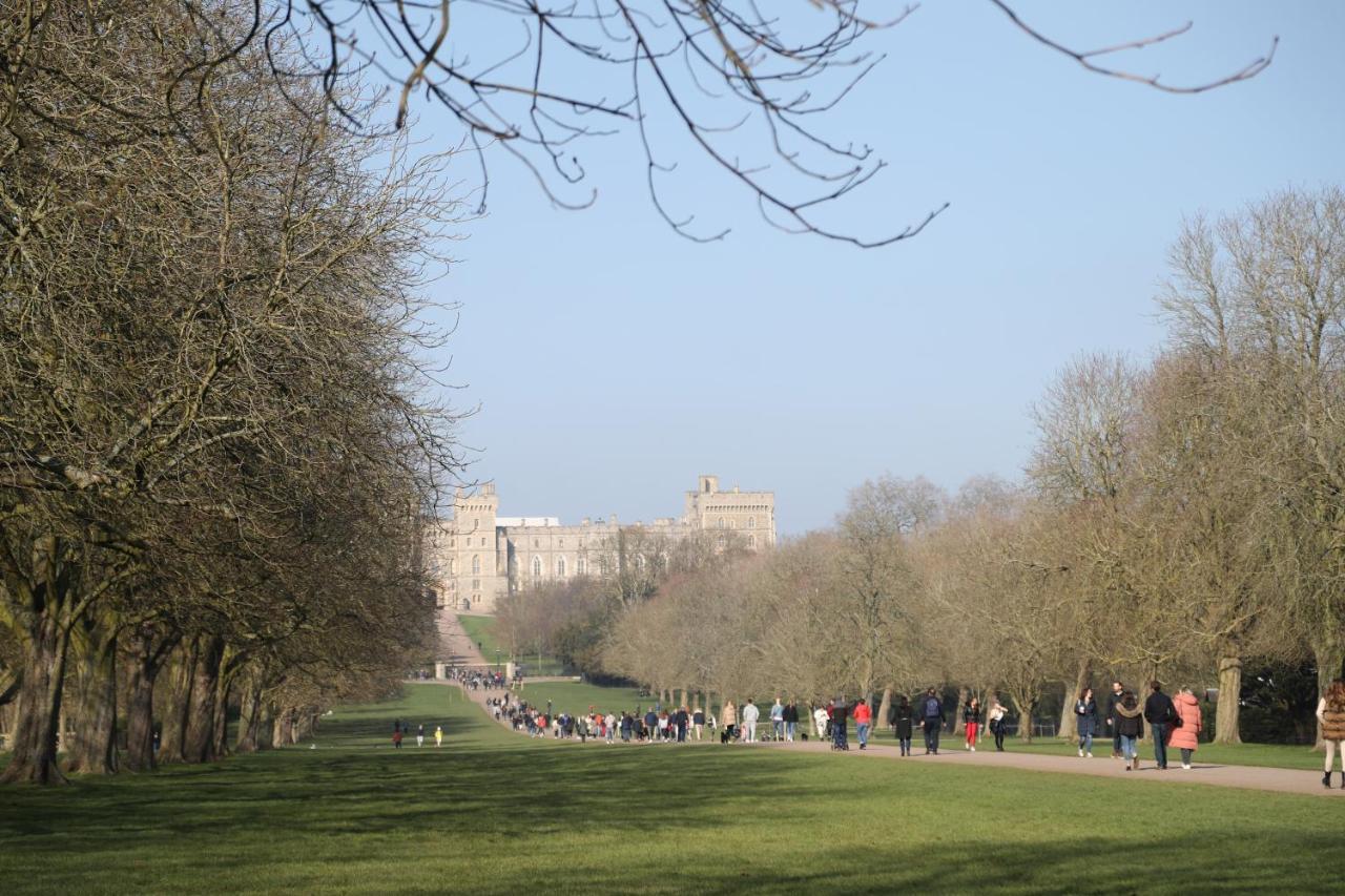 Letting Serviced Apartments - Guards View, Windsor Extérieur photo