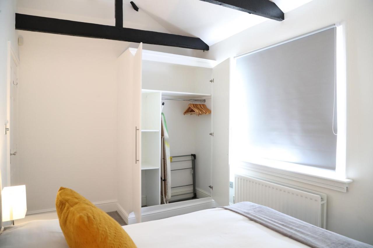 Letting Serviced Apartments - Guards View, Windsor Extérieur photo